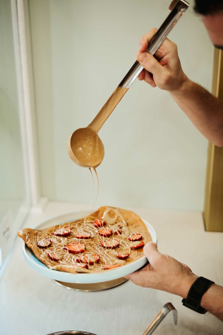 crepe sucree dulce avec fraise