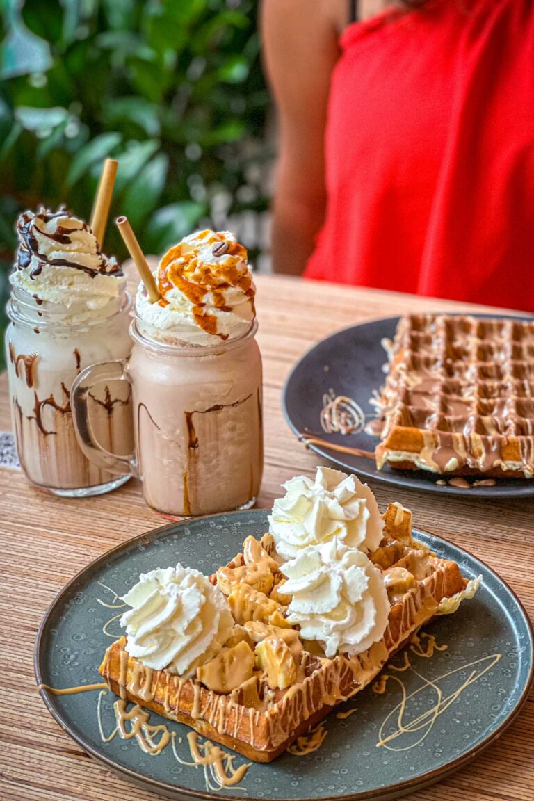 gaufres gourmandes avec boissons chocolatees